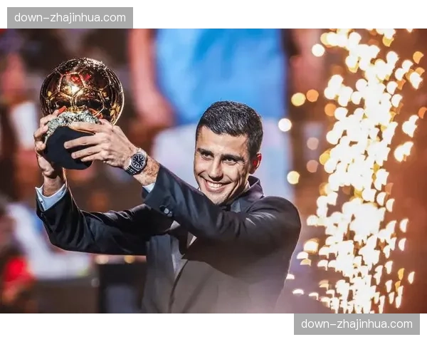 德媒：皇马、巴萨今夏竞争曼城中场罗德里，金球奖得主或重返西甲